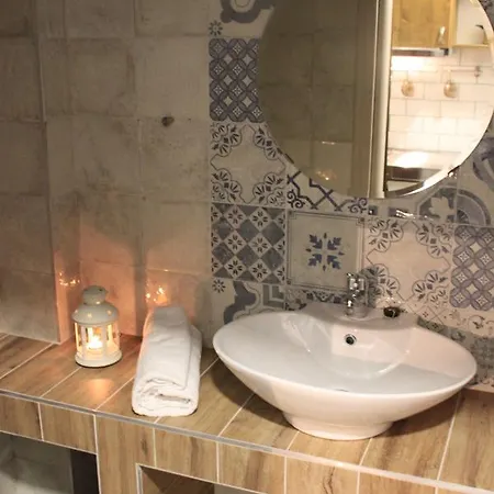 Apartahotel House Ekton 3*