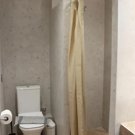 House Ekton Пефкари
