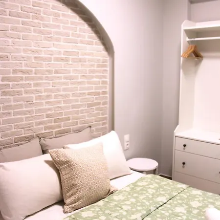 House Ekton Πευκάρι