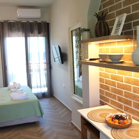 House Ekton 3* Πευκάρι