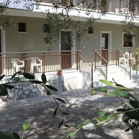 Ξενοδοχείο με διαμερίσματα House Ekton Πευκάρι